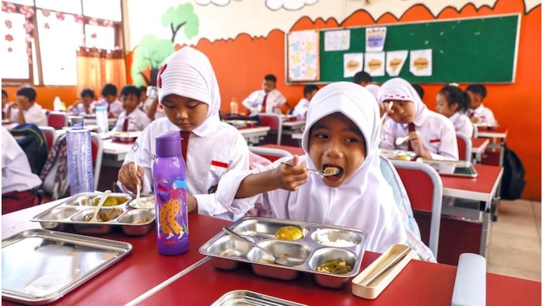 Jùbàlòkòkò Dalẹ́bi 800 Ni Indonesia Ṣẹ̀sùn Lẹ́yìn Jijẹun Abẹ́ Eto Oúnjẹ Ile-iwe Ọ̀fẹ́ Ti Ìjọba Ṣé Atilẹ́yìn
