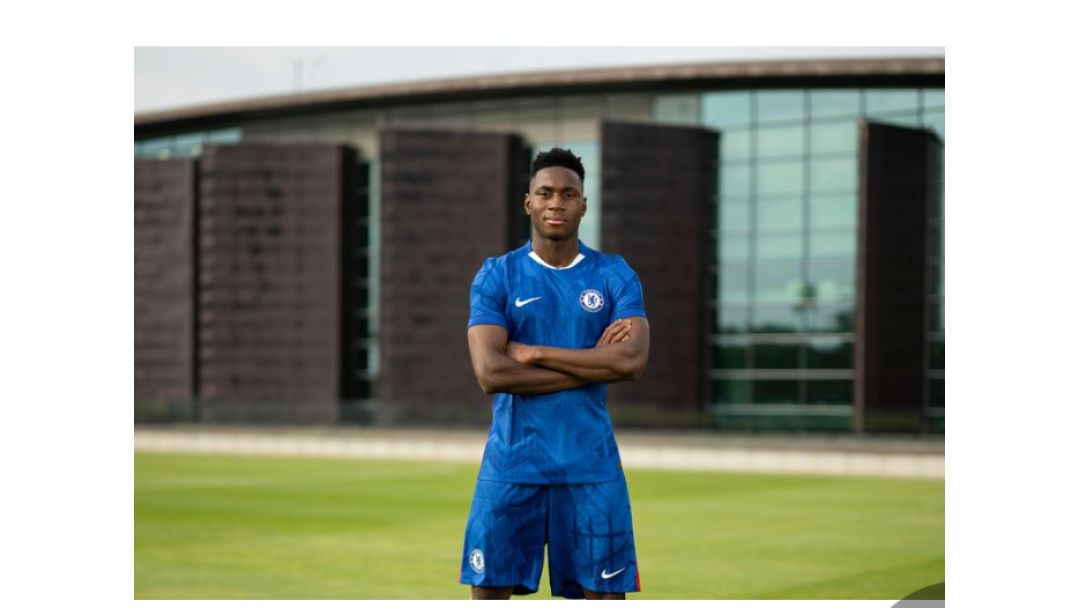 Chelsea handed £42m transfer blow as Dario Essugo decision speaks volumes
