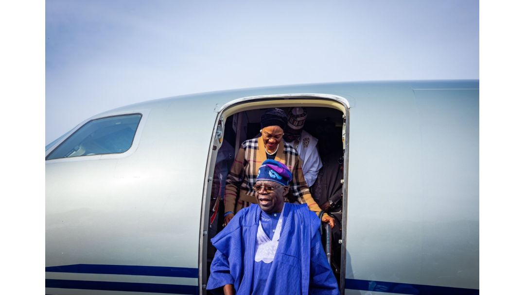 Tinubu Padà Sí Abuja Ní Ọjọ́ Ajé Lẹ́yìn Ìrìn Àjò Ìṣẹ́ Ọjọ́ Mẹ́wàá Ní Èkó