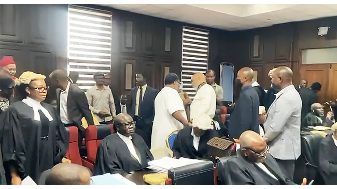 LABARI MAI ZAFI: Lauyoyin Nnamdi Kanu sun janye daga shari’ar sa