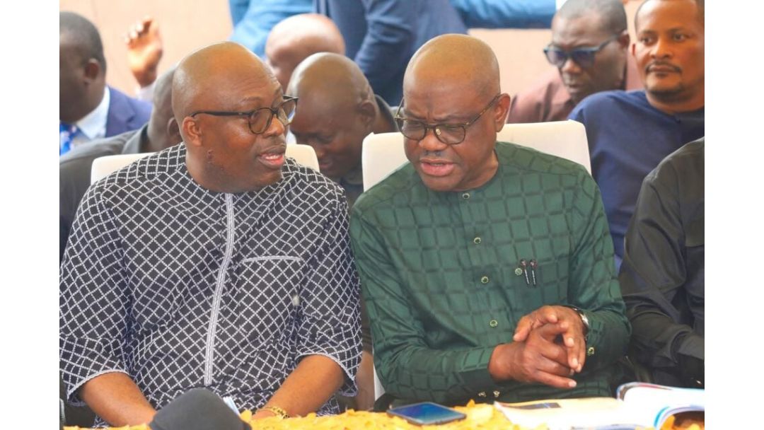 Gwamnan Jihar Rivers, Nyesom Wike, ya zargi wasu shugabannin siyasa a jihar da karkatar da dan takarar gwamna na APC, Tonye Fubara, kan wasu