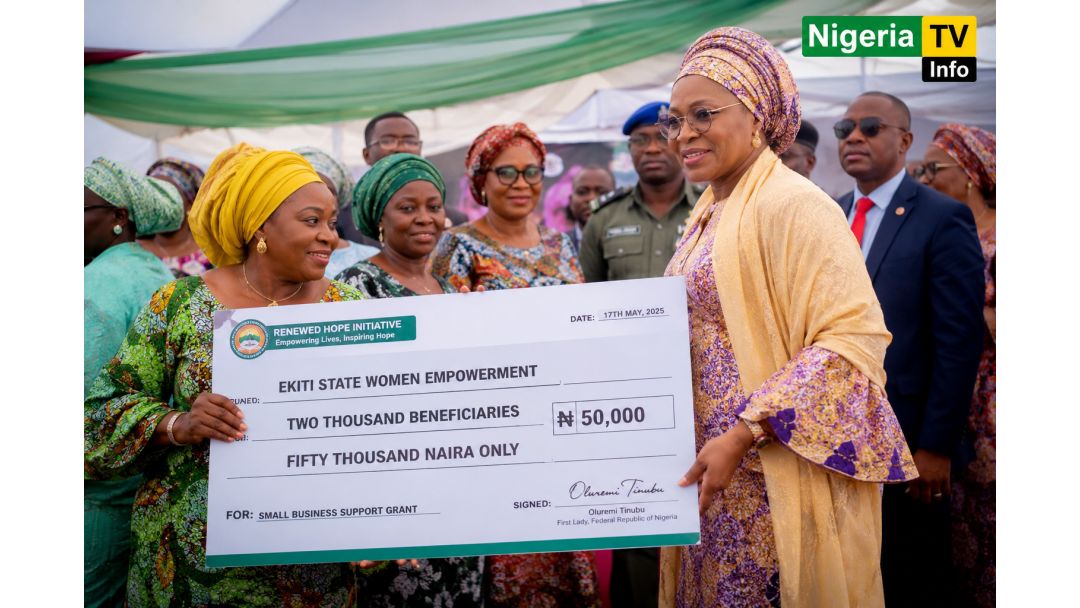 Nwunye Tinubu Nyere Ndị Nwanyị 2,000 N’Ekiti N100 Milọn Maka Ịkwalite Azụmahịa