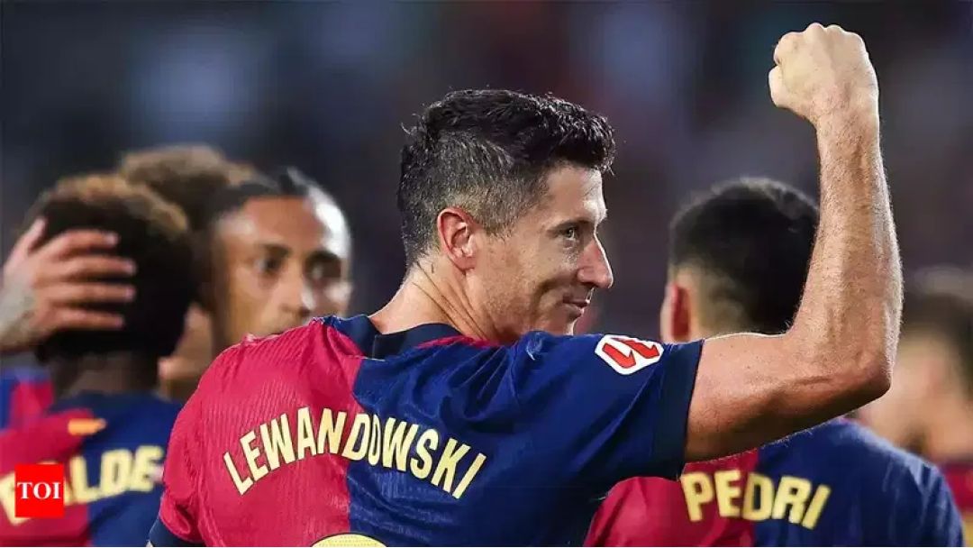 Lewandowski suffers hamstring injury and could miss Barcelona’s season opener