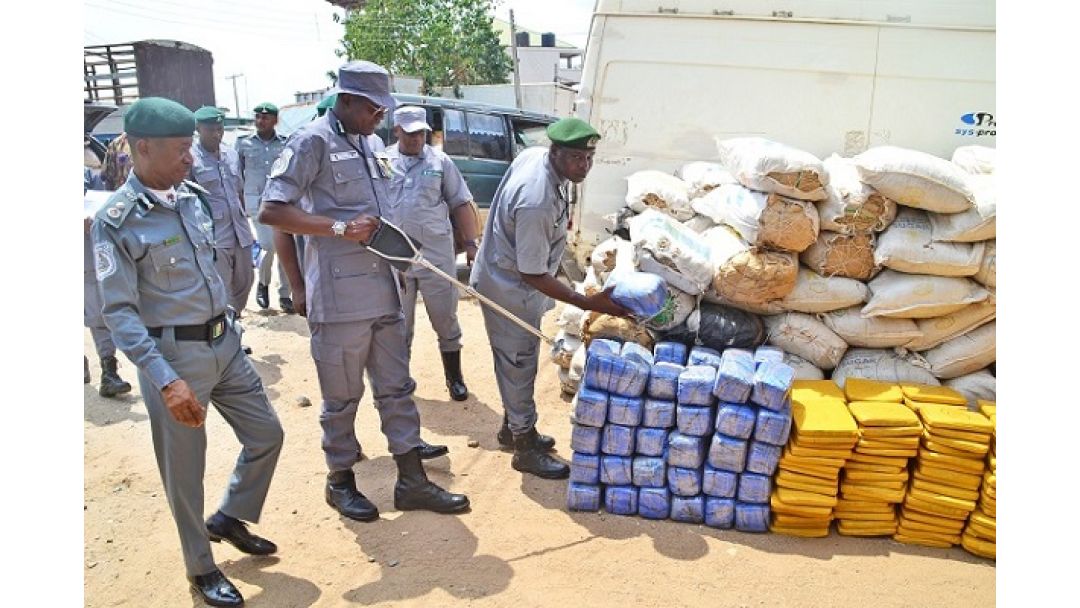 Àwọn Ọdẹ-Òfìsì Kwàstọ́mù Fọ́ Ìgbàgbọ́ Ọ̀tẹ́ Fífàṣà-Kọ́wòrí, Gba Ìbọn 15 àti Dírónù Ilé-Ìṣè ní Ogun àti Ondo